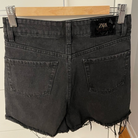 ZARA high wasted denim shorts - Picture 4 of 4